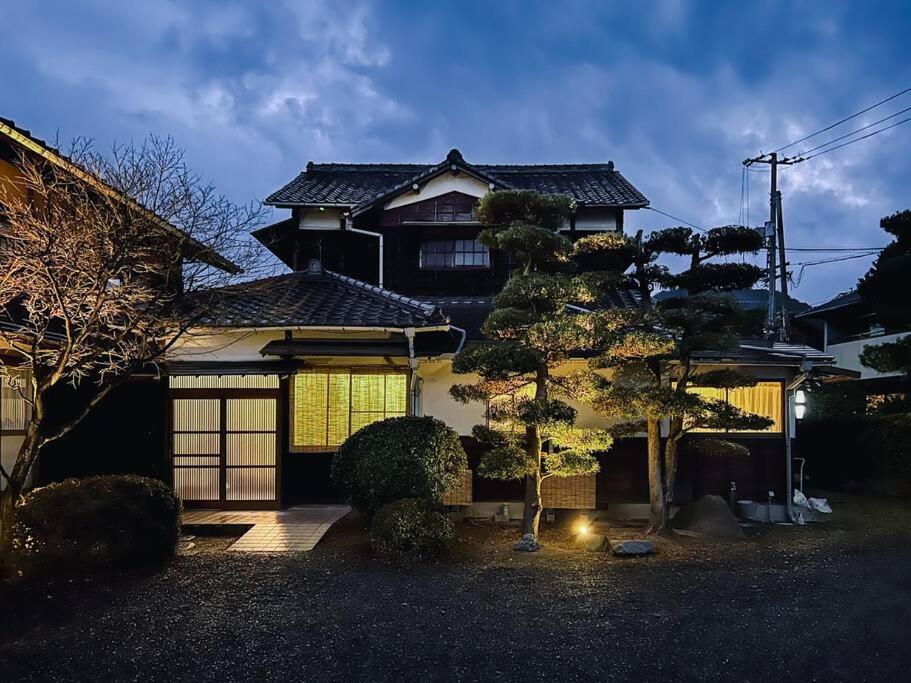 Apartament ひねもす101:宇野駅から車で5分 直島へ 最大8名様 古民家 Tamana Zewnętrze zdjęcie